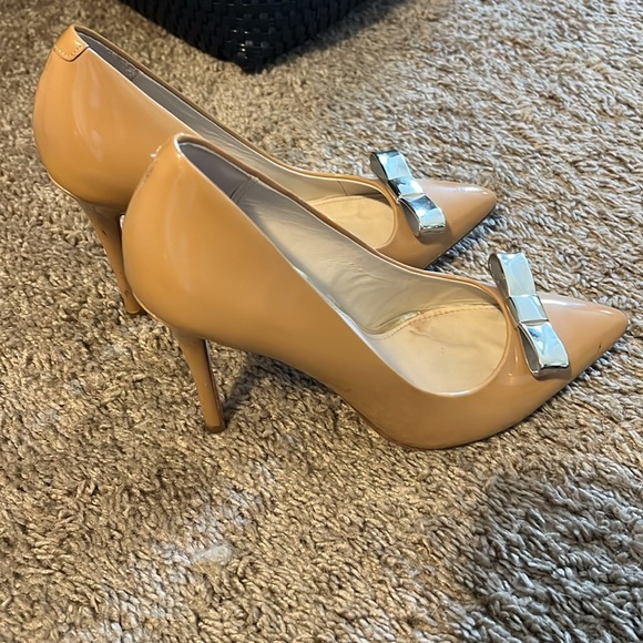 Coach Stilettos with Bow - Picture 7 of 10